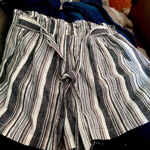 Knox Rose dress shorts. Size L. Great condition.